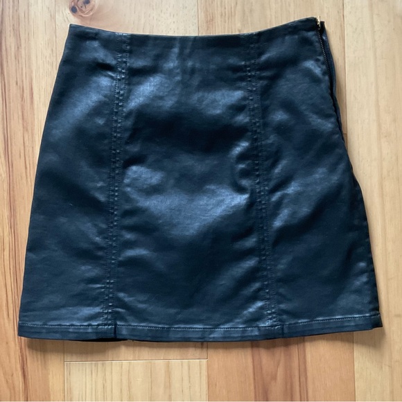 AG “The Adeline” Black Leather Mini Skirt, Size 24 - Picture 2 of 7